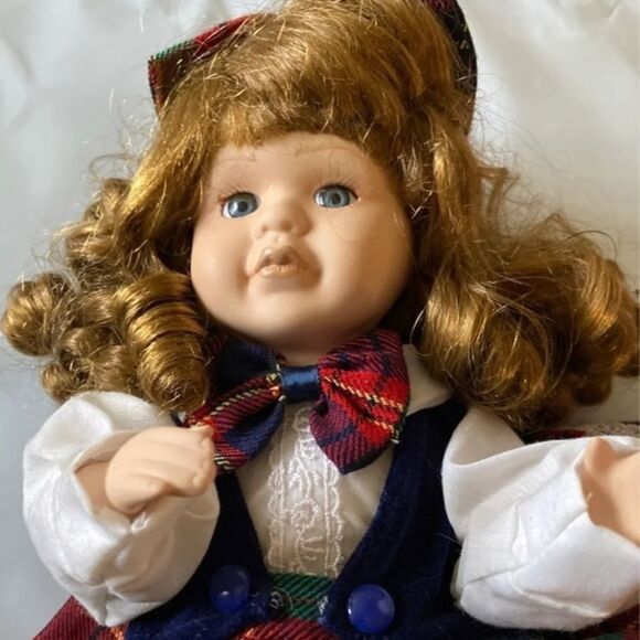 COLLECTOR” VTG.  BEAUTIFUL Victorian Exclusive Doll 16" Tall Cap Blonde Hair - Picture 1 of 9